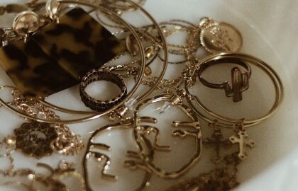 How to Clean Gold Jewellery at Home
