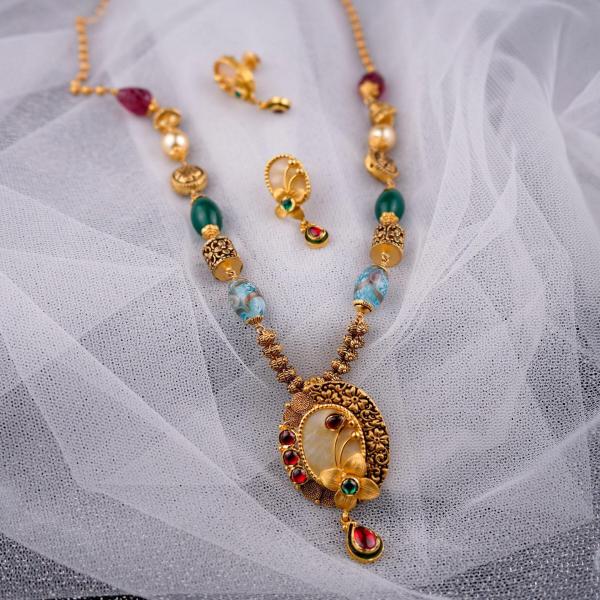 Gold Antique Pendant Set for Ladies with beautiful Kundan Work 