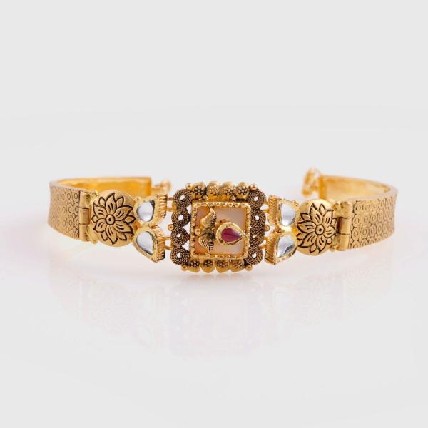 Antique Gold Kundan Bracelet for Ladies with Beautiful Design 