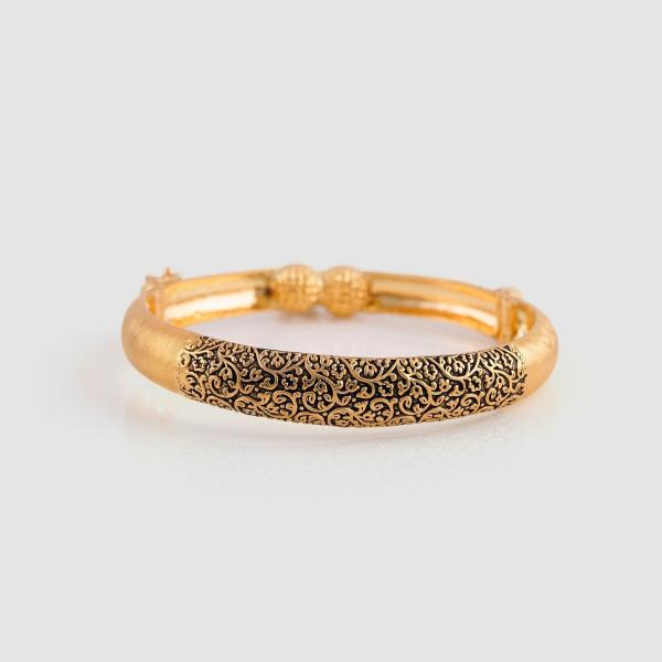 Gold Amazing Bracelet for Ladies in Antique Design 