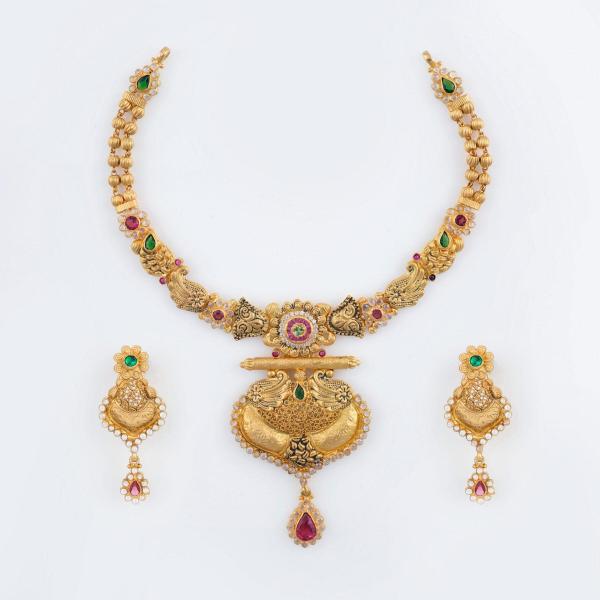 Elegant Gold Antique Necklace For Ladies with Beautiful Design 