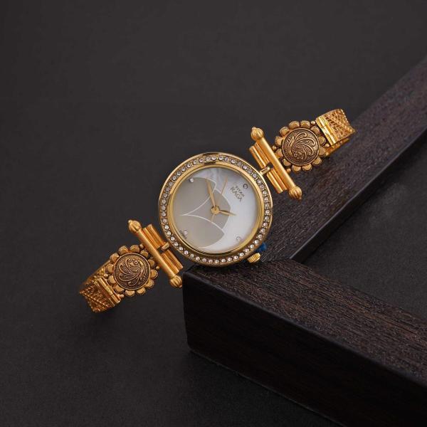 Amazing Gold Watch for Ladies with Antique Design 