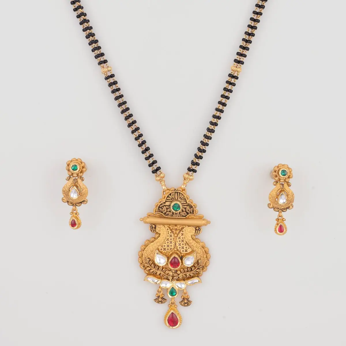 Beautiful Gold Mangalsutra Pendant Set with Kundan Stones for Ladies 