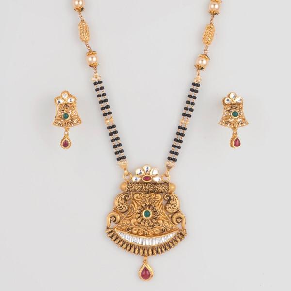 Beautiful Gold Mangalsutra Pendant Set For Ladies with Amazing Design