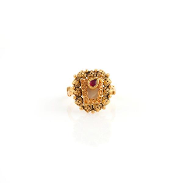 Fabulous Gold Antique Ladies Ring with peacock Design 