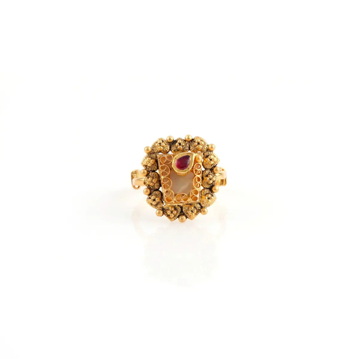 Fabulous Gold Antique Ladies Ring with peacock Design 