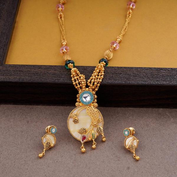 Elegant Gold Antique Pendant Set with Fabulous work & Design in Square Shape