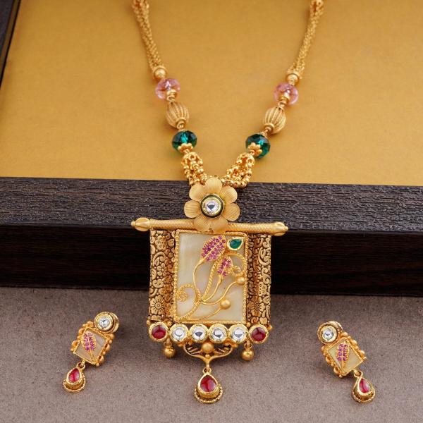 Beautiful Pendant Set with Kundan work and Antique Design 