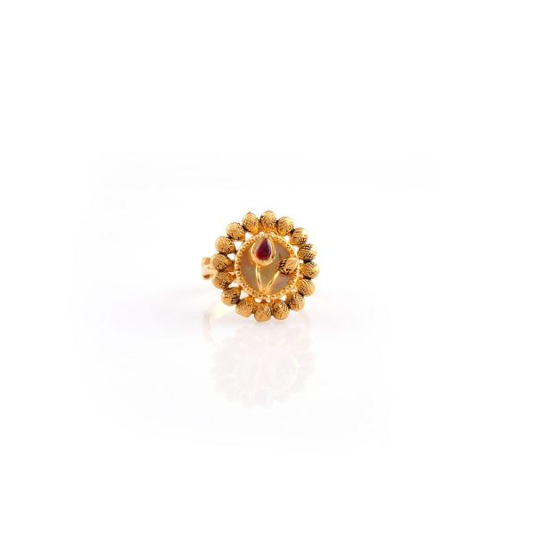 Beautiful Gold Antique Ring in Flowers Shape with Beautiful Design 