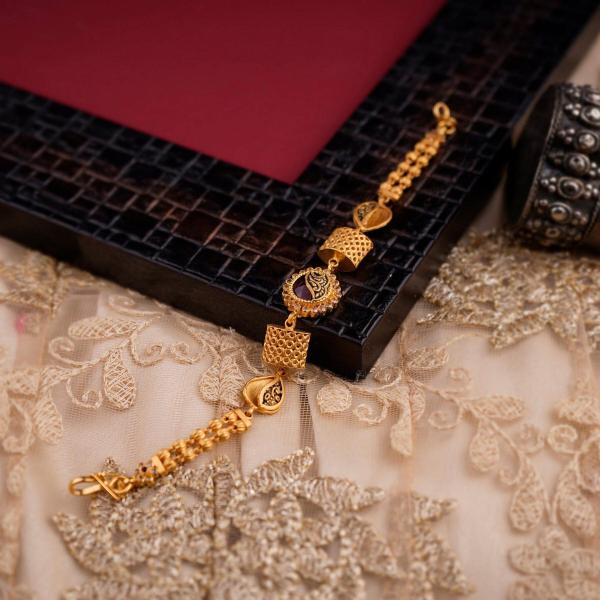 Gold Antique Bracelete for Ladies with Fabulous Design in Kundan Stones 