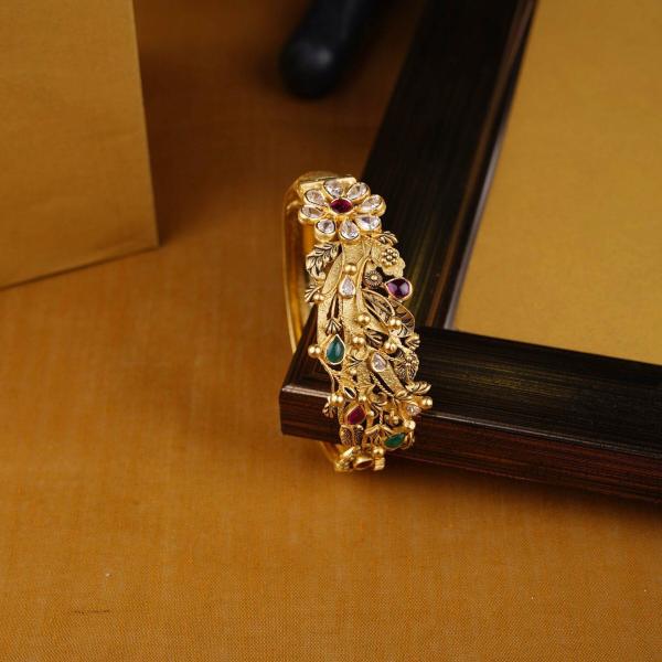 Beautiful Flowers & leaf Design Gold Bracelet with Kundan work for Ladies 