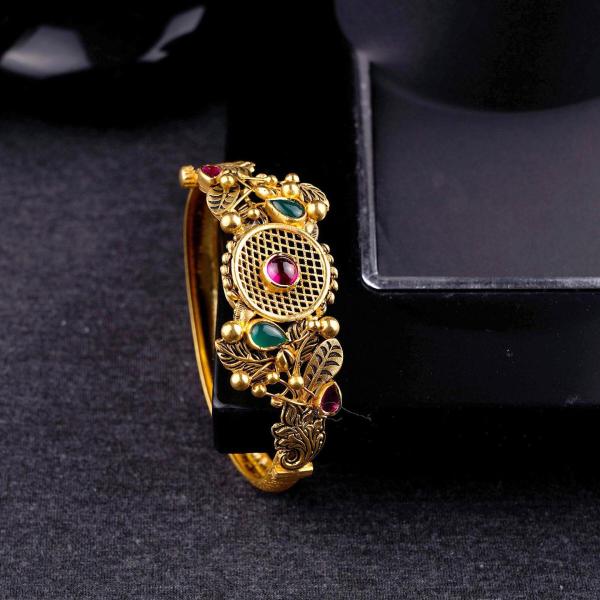 Adoreable Gold Antique Bracelete for Ladies with Flowers Design 