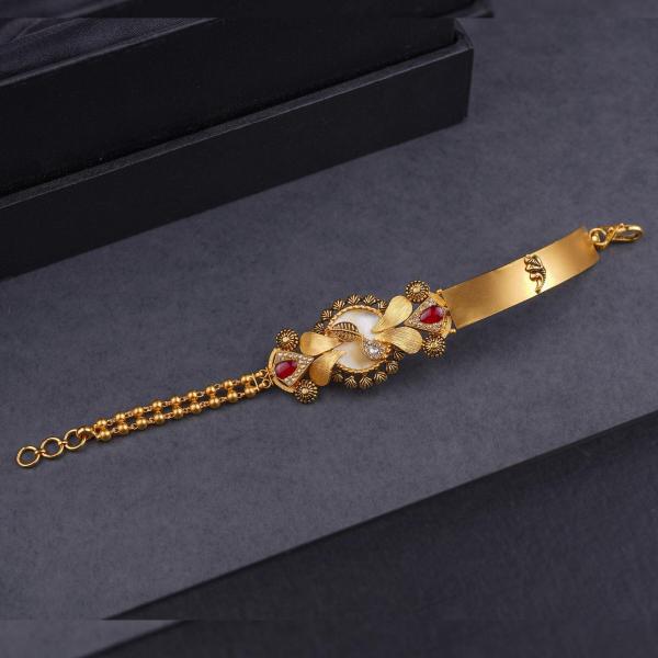 Amazing Gold Bracelet for Ladies in Fabulous Design 