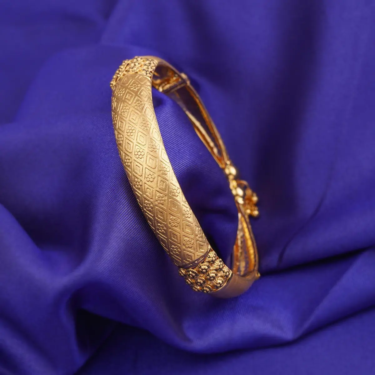 Gold Bracelet in Plain Design for Ladies 