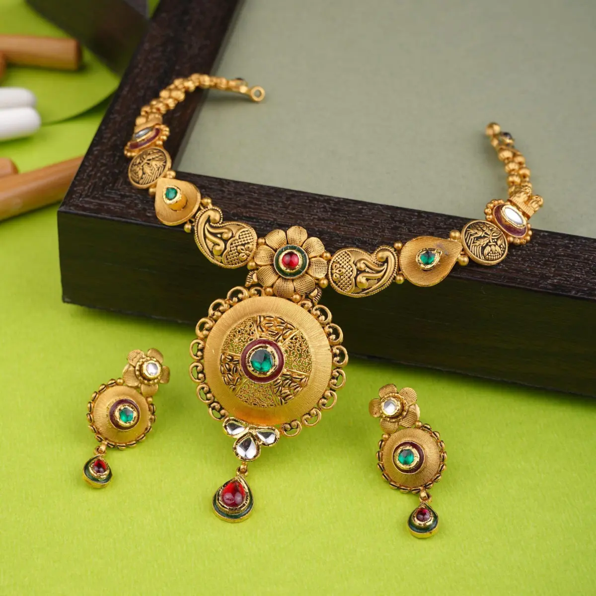 Fabulous Gold Necklace Set in Round & Flowers Shape with Earrings 