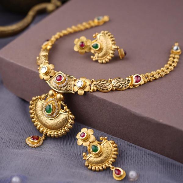 Antique Gold Necklace with Kundan Stones & Beautiful Design 