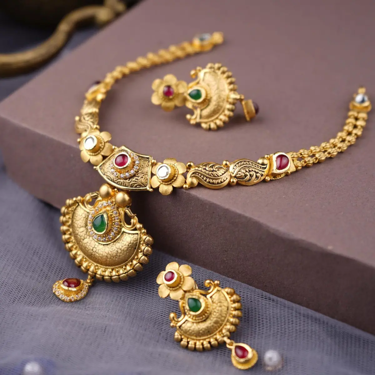 Antique Gold Necklace with Kundan Stones & Beautiful Design 