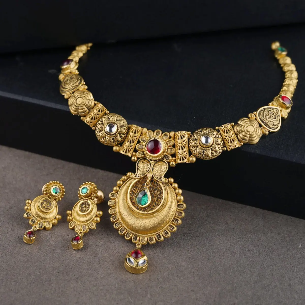 Beautiful Antique Necklace Set with Kundan's and Elegant Design 