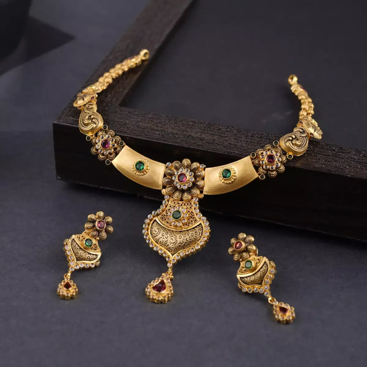 916 Hallmark Gold Necklace Set with beautiful Design for Ladies 