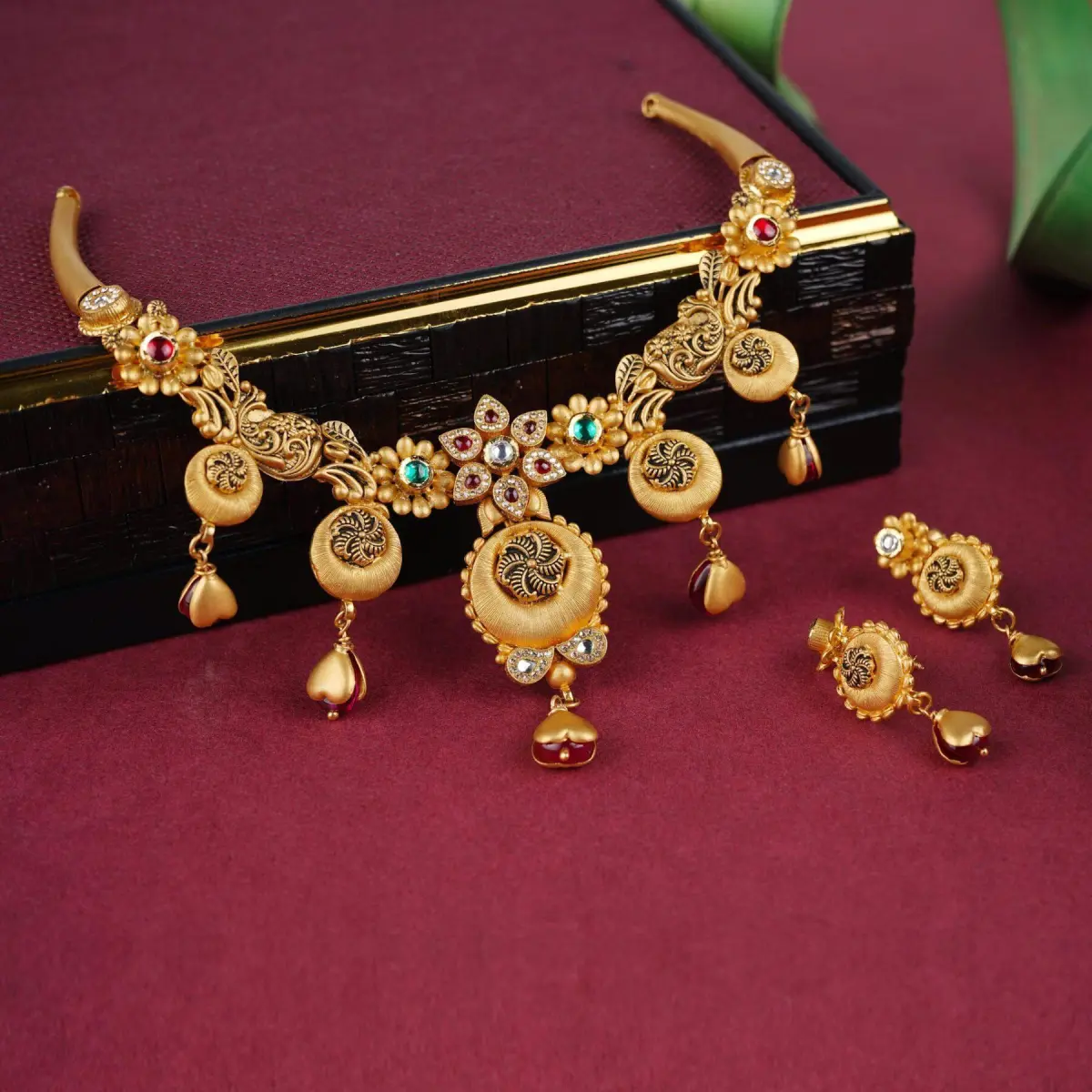 Gold Antique Necklace Set with Flowers Design in Meena & Stones Work 