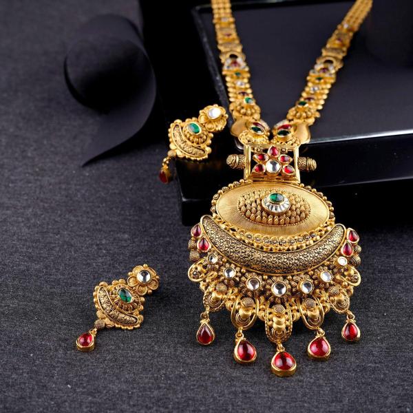 Adoreable Long Antique Ranihar Set with beautiful Kundan Stones & Amazing Design 