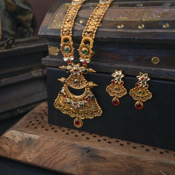 Amazing Gold Ranihar Set for Ladies in Fabulous Design 