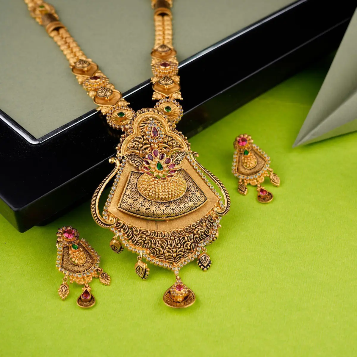 Beautiful Long Ranihar Set with Kundan work and Antique Design 