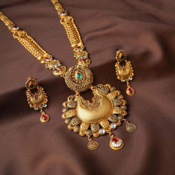 Adoreable Gold Antique Ranihar Set with Fabulous work & Design 