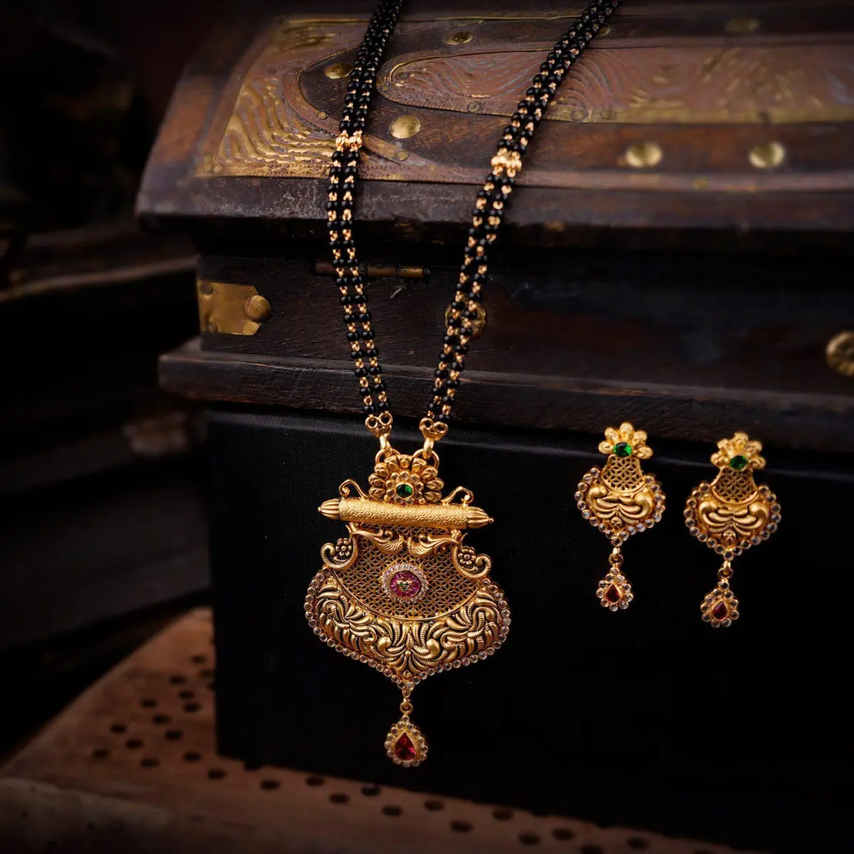 Gold Antique Pendant Set for Ladies with Elegant Design & Kundan Stones 