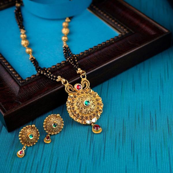 Gold Antique Kundan Mangalsutra Pendant Set for Ladies with Elegant Design 