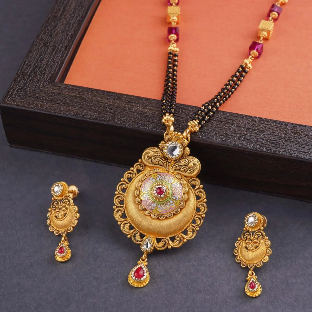 Gold Antique Mangal Sutra Pendant Set with Flowers Design & Stones 