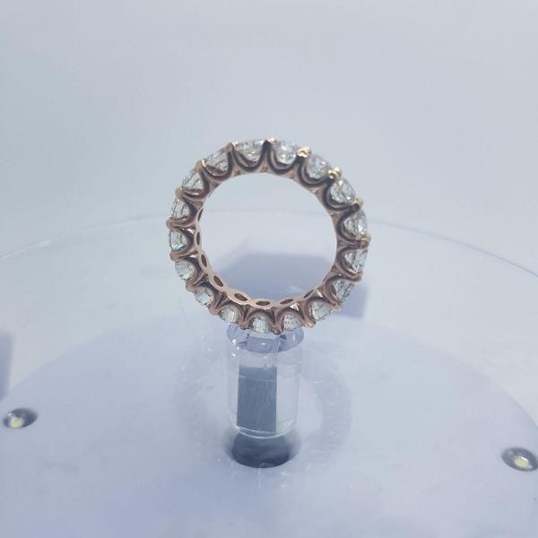 Elegant Single Line Diamond Band in 14k Rose Gold