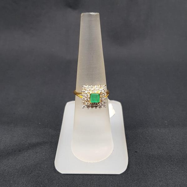 beautiful Diamond Ring green stone