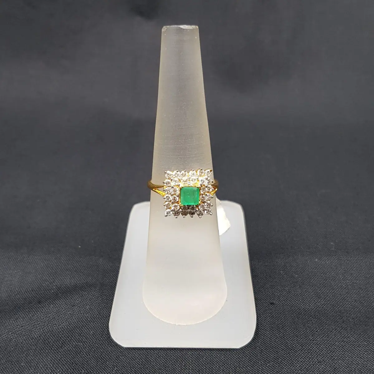 beautiful Diamond Ring green stone