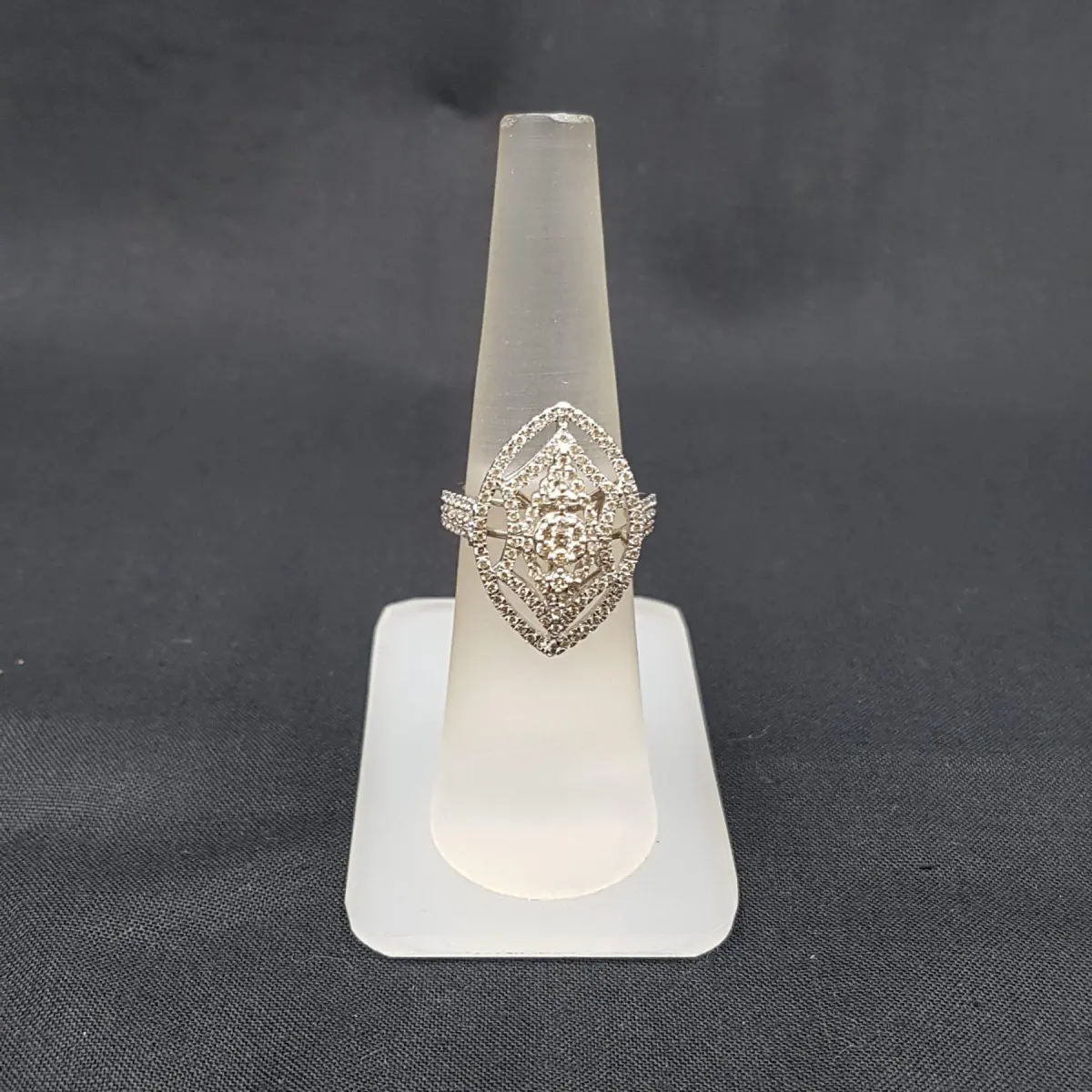 Beautiful Diamond Ring in Beautiful Shape