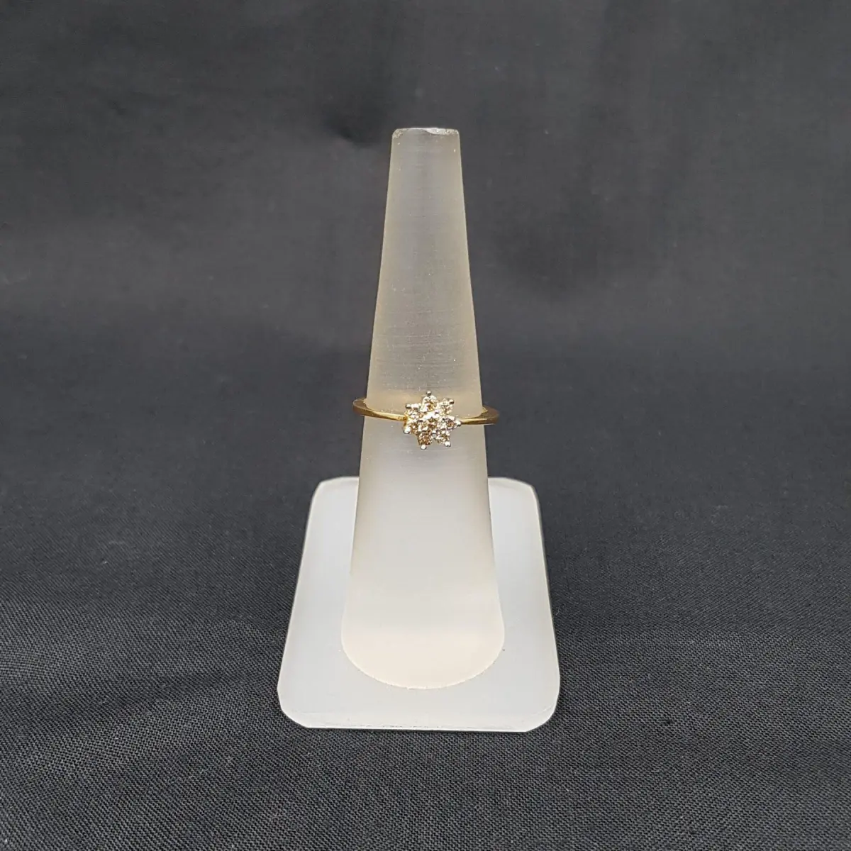 Elegant Diamond Ring in Star Shape 