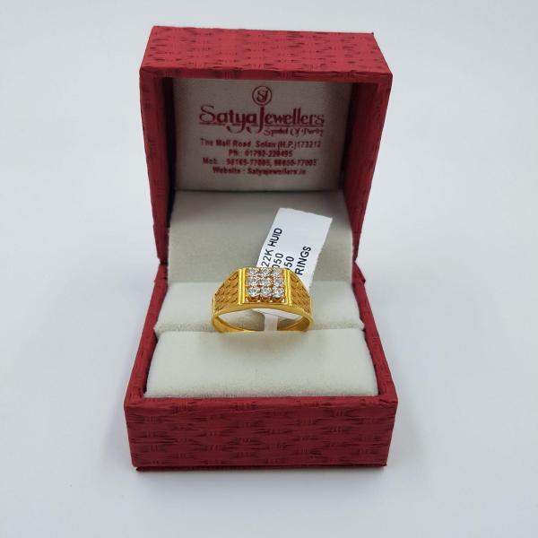 Gold Gents Ring with Elegant Design