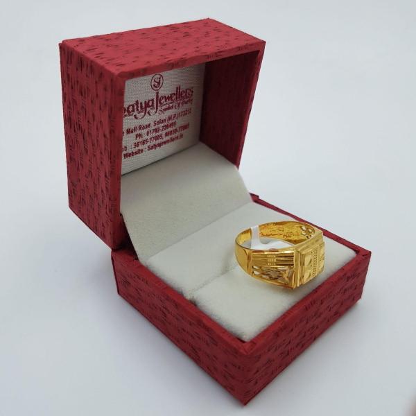 Gold Gents Ring in Elegant Design 