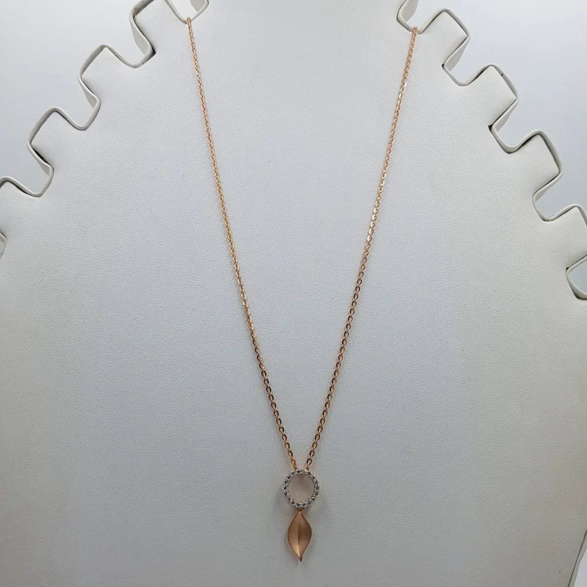 FABULOUS ROSE GOLD CHAIN WITH BEAUTIFUL ZERKON PENDANT