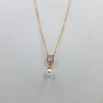 BEAUTIFUL ROSE GOLD CHAIN PENDANT WITH SQAURE AND WHITE PEARL