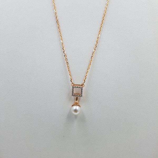 BEAUTIFUL ROSE GOLD CHAIN PENDANT WITH SQAURE AND WHITE PEARL