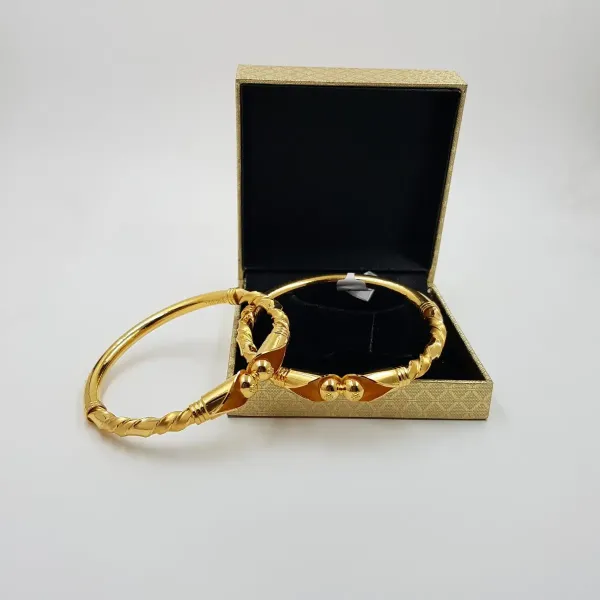 Beautiful Gold Light Weight Kara Pair for Ladies with Beautiful Design 