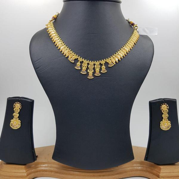 Beautiful Gold Small Light Weight Necklace Set in Fabulous Design 