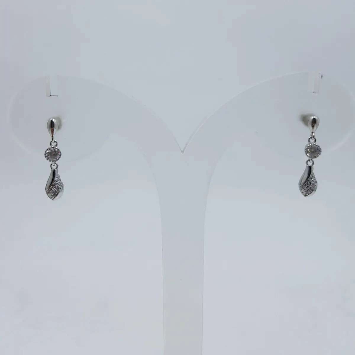 ELEGANT SILVER EARRINGS IN BEAUTIFUL DESIGN 