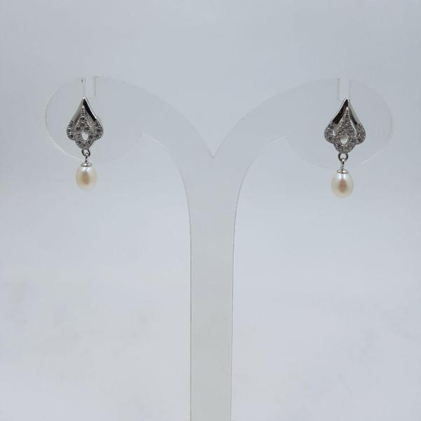 SILVER HANGING STUDS WITH WHITE PEARL 