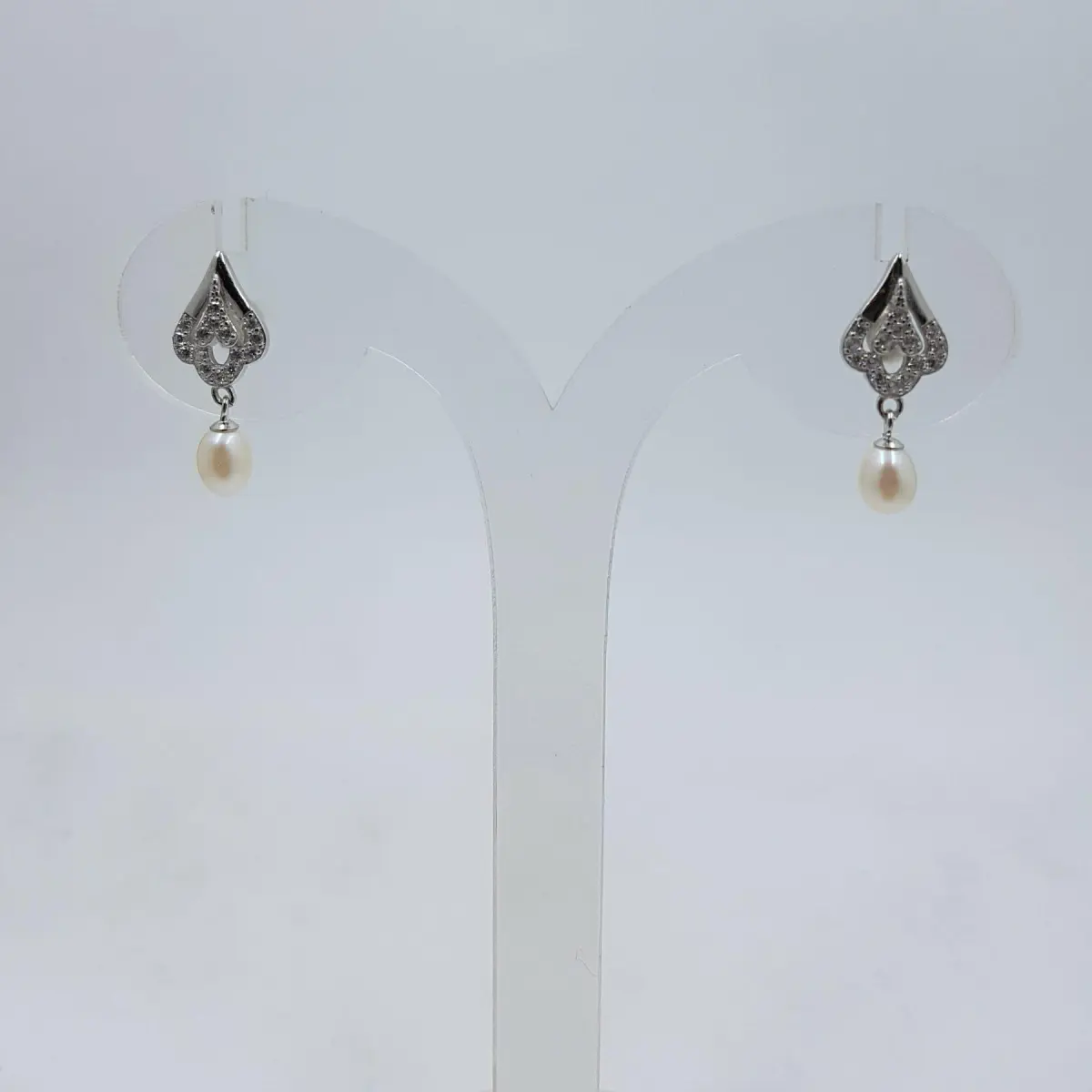 SILVER HANGING STUDS WITH WHITE PEARL 