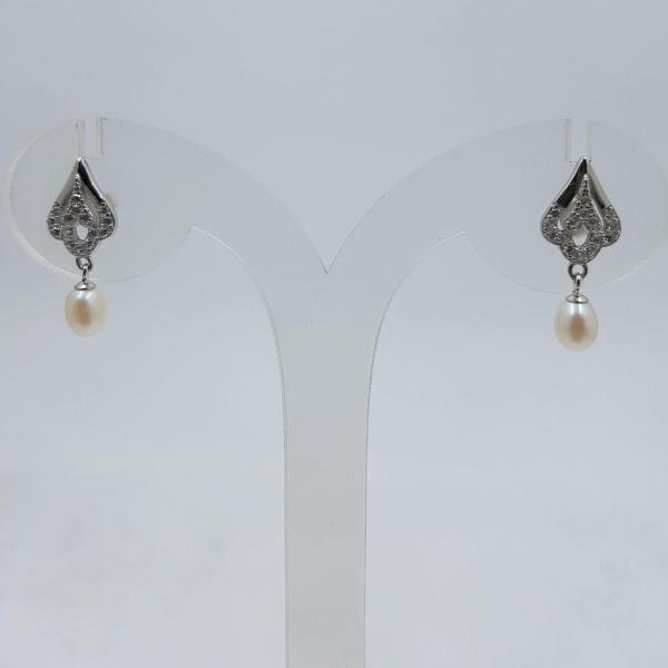 SILVER HANGING STUDS WITH WHITE PEARL 