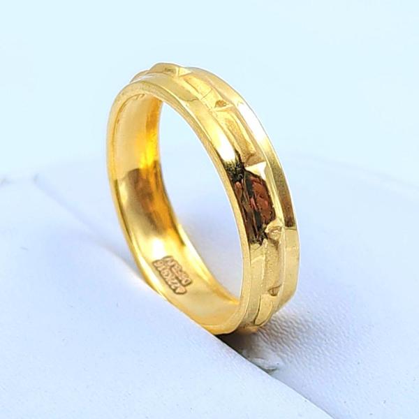 Gold Ladies Ring