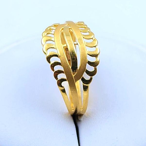 Gold Ladies Ring