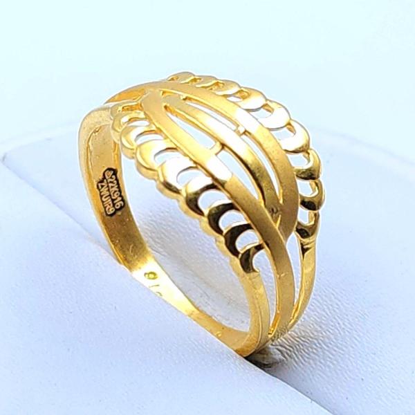 Gold Ladies Ring